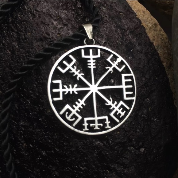 ❌SOLD❌ Viking Odin Rune Amulet Compass Necklace - Picture 3 of 13